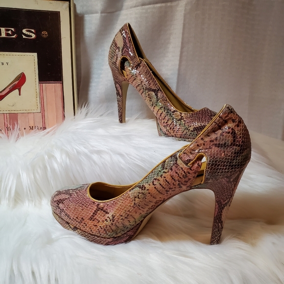 BCBG sz 10 Stiletto heels pink snake - Picture 5 of 5